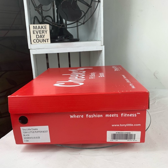 Cheeks Tony Little Womens Puffer Boot. - Picture 9 of 9